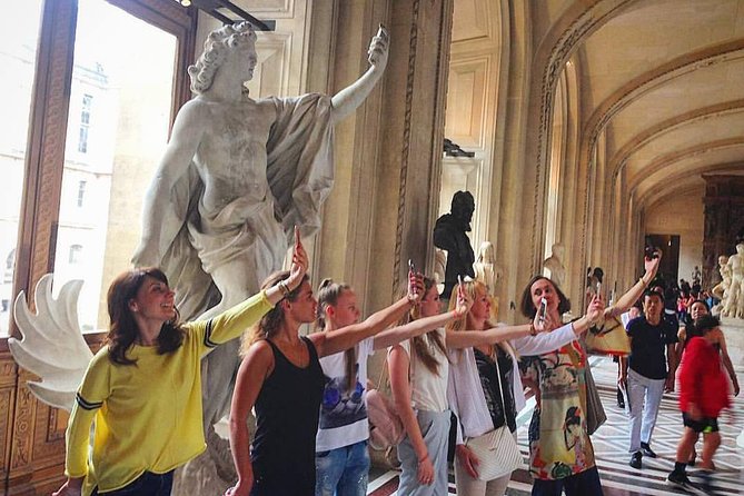 Louvre: Highlights and hidden pearls in MINI groups - Mini-group comfort: headsets, lockers, and why it helps your photos and your patience