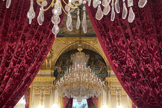Louvre masterpieces in 2 hours - From 13th-Century Fortress Walls to Greek Sculpture Rooms