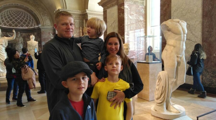 Louvre Museum Child-Friendly Private Tour for Families - Entering the Louvre Pyramid With Less Chaos