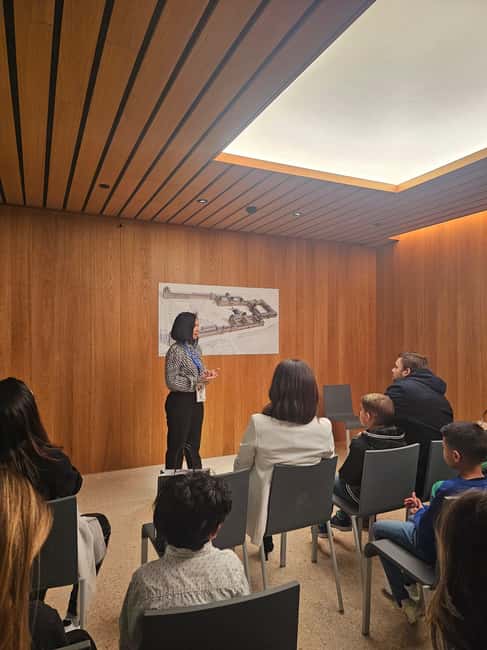 Louvre Museum (Essential) – 2-hour visit in Portuguese with a photo session - Key things you’ll notice on this Louvre essentials tour