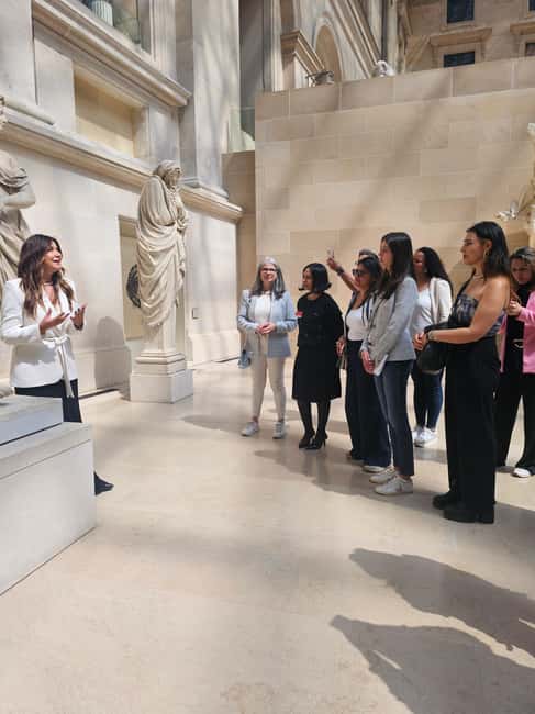 Louvre Museum (Essential) – 2-hour visit in Portuguese with a photo session - Meeting at the Napoleon Wing and getting in via the Carrousel