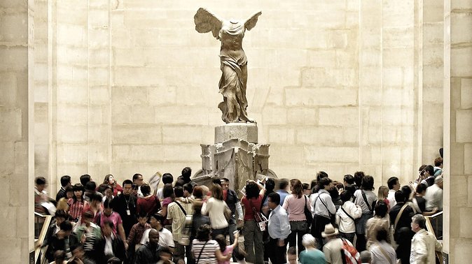 Louvre Museum Guided Tour Options with Timed Entry - Cour Carrée and the Louvre grounds: why the outside portion matters
