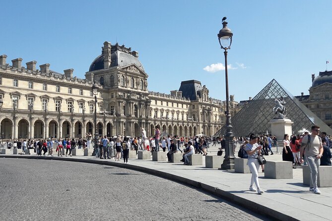 Louvre Museum Timed Entry Ticket with Audio Guide in 4 languages - Inside the Louvre: scale, crowds, and pacing choices
