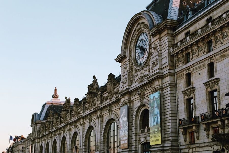 Louvre & Orsay Masterpieces - Guided Tour up to 6 guests 5h - Crowd navigation in a small group: why up to 6 guests matters