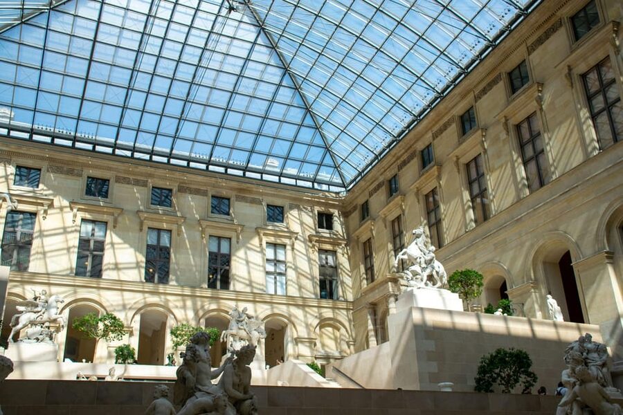 Louvre Private Tour: The Essentials and More w/ Expert Guide - Expert guide touches: customization, humor, and real engagement