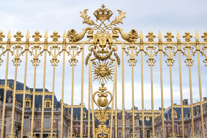 Louvre & Versailles Highlights: Small Group Half-Day Experience - Coach to Versailles and a Relaxed Lunch Break: Where the Time Goes