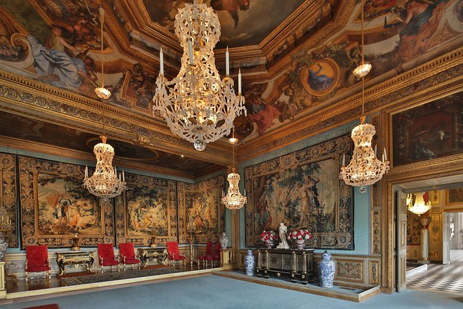 Luxury Evening Dining Experience at Chateau de Vaux-le-Vicomte - Dinner by Candlelight: How the Evening Meal Plays Out