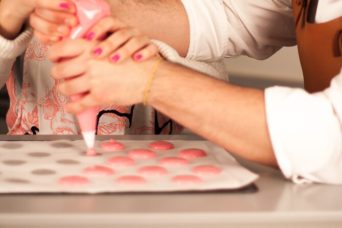 Macaron Baking Class - near Eiffel Tower - Where you meet (and why a private apartment helps)