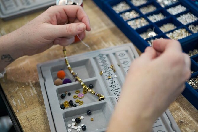 Manufacturing of Customizable Bracelets in Paris - Timing, Group Size, and How to Get the Most Out of the Hour