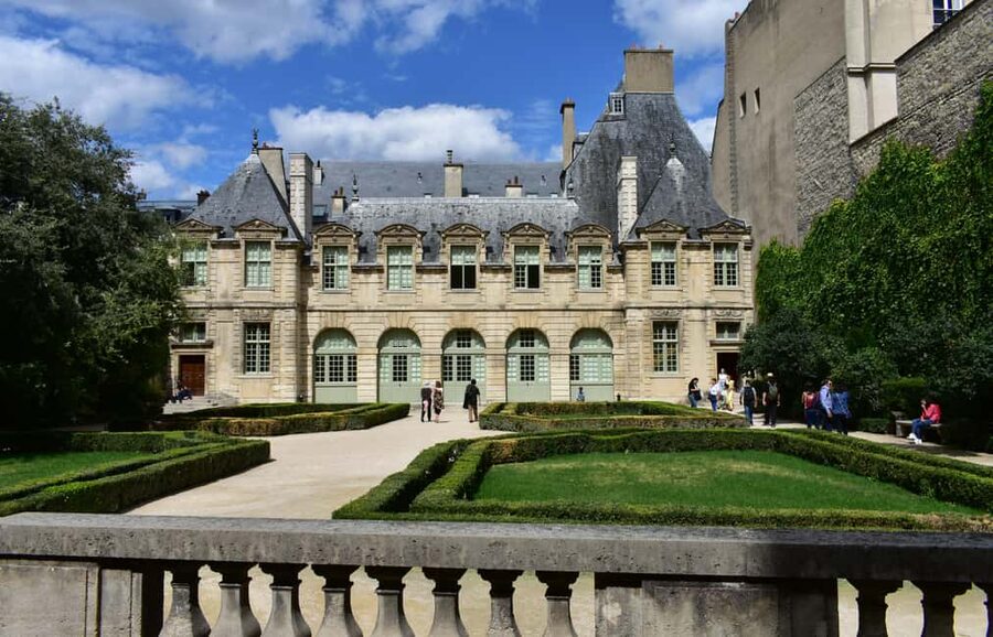 Marais: Discover the Medieval Heart of Paris - Why the Marais feels different from the rest of Paris