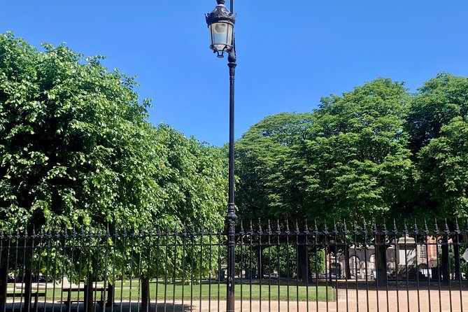 Marais Tour With a Local - Stop 3: La Rue des Rosiers and the Jewish Heritage of the Street