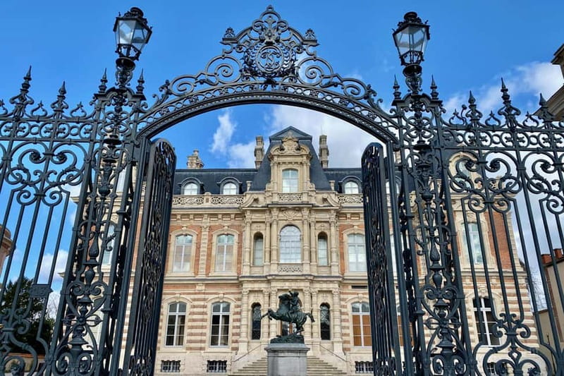 Moet et Chandon Veuve Clicquot Pommery Private Champagne - Veuve Clicquot: guided storytelling plus tasting options