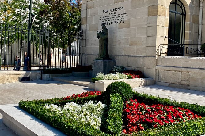 Moet et Chandon Veuve Clicquot Private Champagne trip from Paris - Épernay Lunch Break (12:00–13:30): The Champagne Capital Without the Pressure