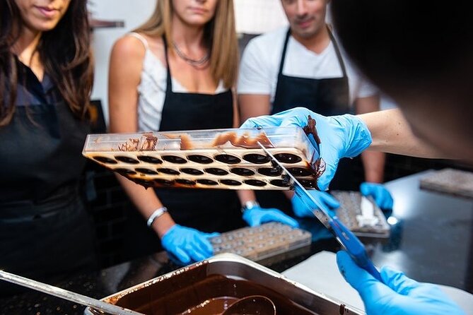 Molded Bonbons Chocolate making class in Paris (collective) - Entering Edwart Chocolatier on Rue de Rivoli
