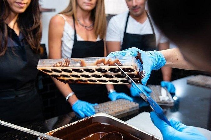 Molded Bonbons Chocolate making class in Paris (collective) - Upstairs Tasting: Your Break While Bonbons Set