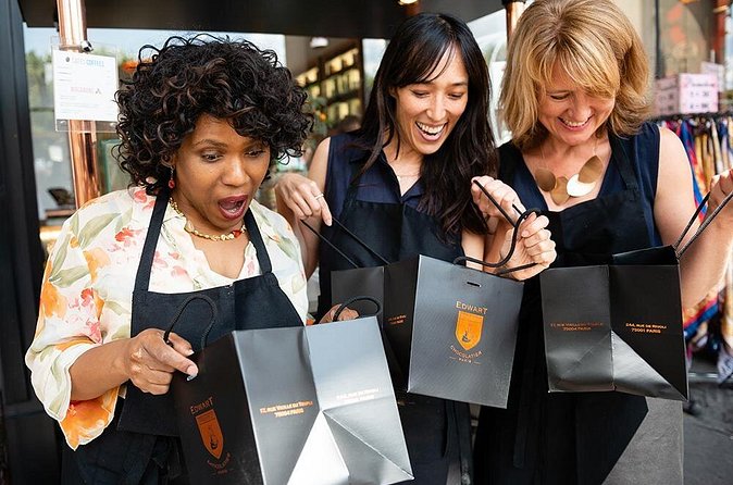 Molded Bonbons Chocolate making class in Paris (collective) - English Support and the French Reality