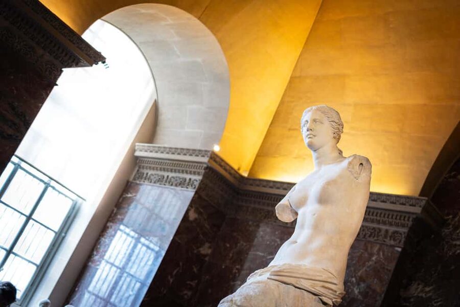 Mona Lisa & Treasures: 6-people Max Louvre Experience - Navigating the Louvre in a Crowd Without Losing Your Mind