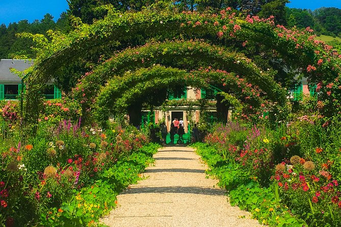 Monet's Gardens & House-Private Giverny Tour From Paris - The Timing Game: Beating Crowds with a Small-Group Pace