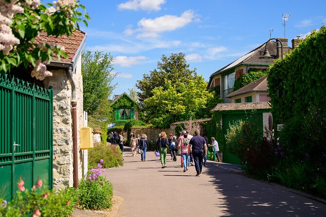 Monet's House and Garden & Giverny Village - A half-day that swaps Paris traffic for pond-side calm