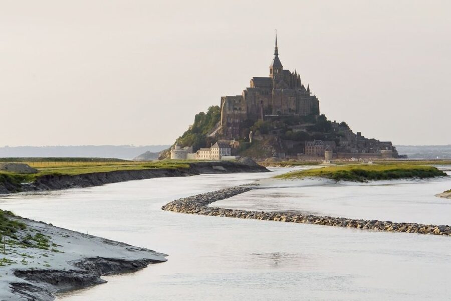 Mont Saint-Michel & Chateaux Country 3-Day Tour from Paris - Getting Started in Paris: Meeting Point and First-Day Reality