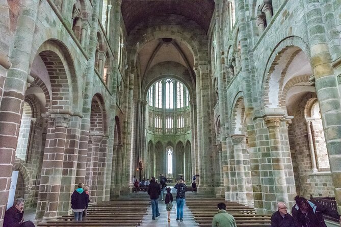 Mont Saint Michel Day Trip from Paris with English Speaking Guide - English-speaking guiding: what you can expect from the day’s human touch