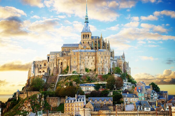 Mont Saint Michel Day Trip from Paris with English Speaking Guide - Entering Abbaye du Mont-Saint-Michel: ticket and offline audio plan