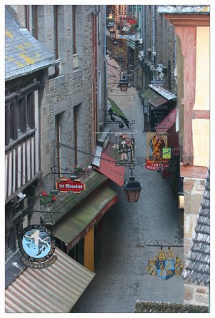 Mont Saint Michel Guided Day Trip with Abbey Entry from Paris - The Guide Effect: Why Commentary Changes the Abbey and Forts