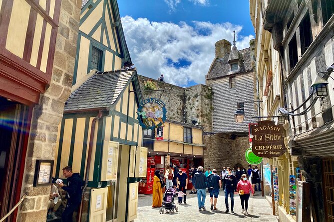 Mont Saint-Michel Small-group 2 to 7 people from Paris - The 7:30 Opéra pick-up and your start in Paris