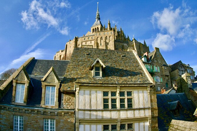 Mont Saint-Michel Small-group by Minivan from Paris with Calvados - Your 4 Hours on the Island: Views, Ramparts, and a Lunch Plan