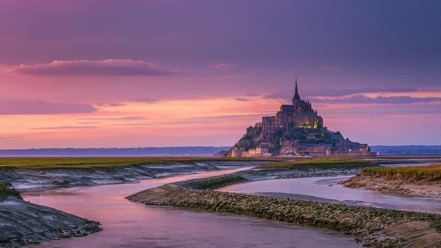 Mont Saint-Michel Small-Group Day Trip from Paris with Abbey Ticket - Entering the Fortified Village: Between Sand and Sky