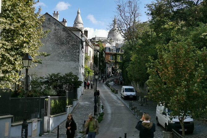 Montmartre and Sacre Coeur Private Guided Tour in Paris - The Artist Plaza Stop: Terraces, Souvenirs, and the Montmartre Scene