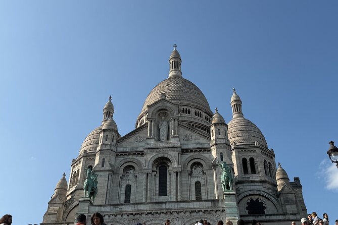 Montmartre and Sacré Coeur with Moulin Rouge Outdoor Tour - Key things to know before you go