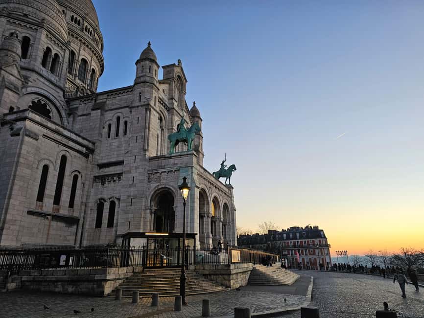 Montmartre Before the Crowds: Walk Tour & Breakfast - Key highlights worth waking up for