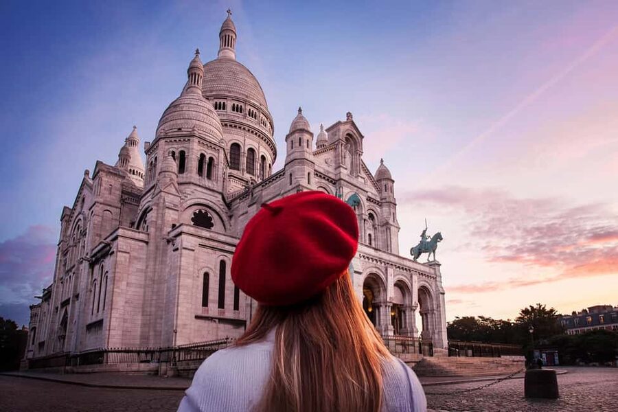 Montmartre Before the Crowds: Walk Tour & Breakfast - Meeting at Anvers and how the group stays manageable