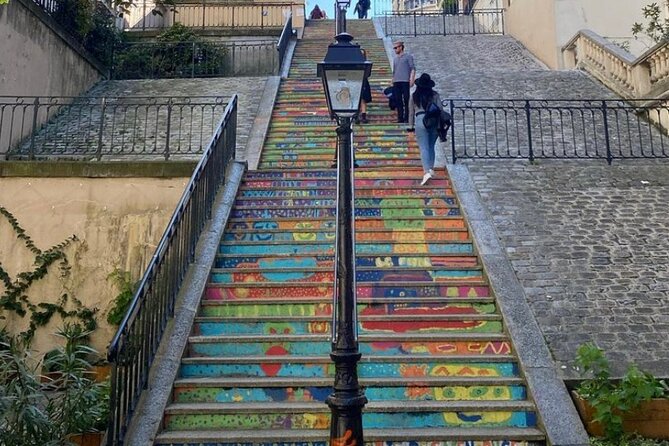 Montmartre Experience : Guided Tour, Tasting, and Art - Sacré-Cœur, Place du Tertre, and Moulin Rouge views with wine tasting