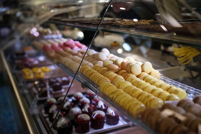 Montmartre Food Tour: The Most Complete Paris Food Experience - La Petite Maison Rose: the café Picasso fans and art lovers recognize