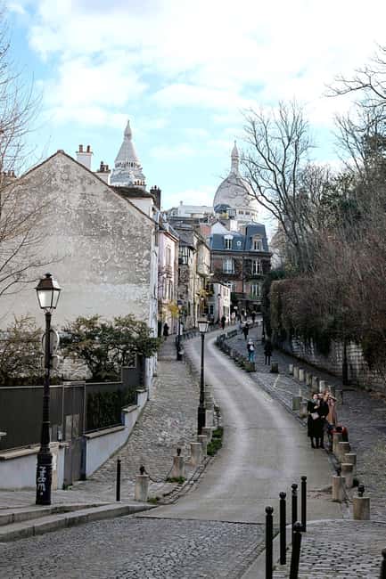 Montmartre for Art Lovers - Walking tour with Expert Guide - Dalida bronze statue: art history you can spot without a textbook