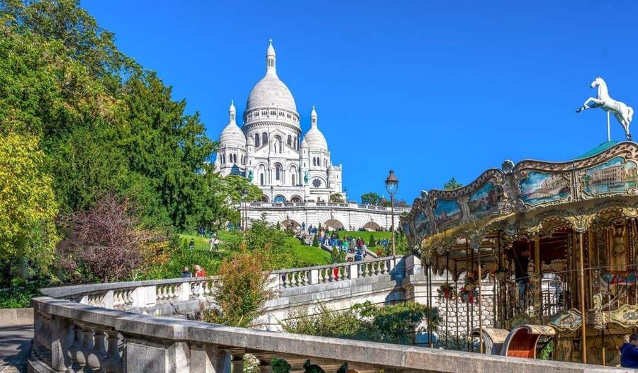 Montmartre: Guided Tour for Kids and Families - The finish near Moulin Rouge: where the tour naturally lets you continue