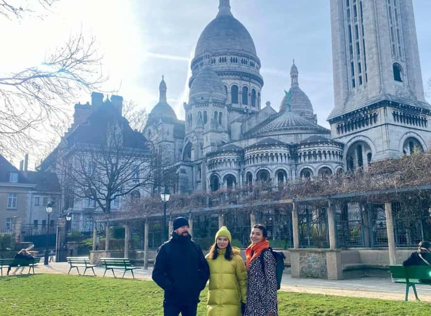 Montmartre: Guided tour to Sacré-Coeur - Easy uphill plan: windmills, a vineyard, and the pink-story details