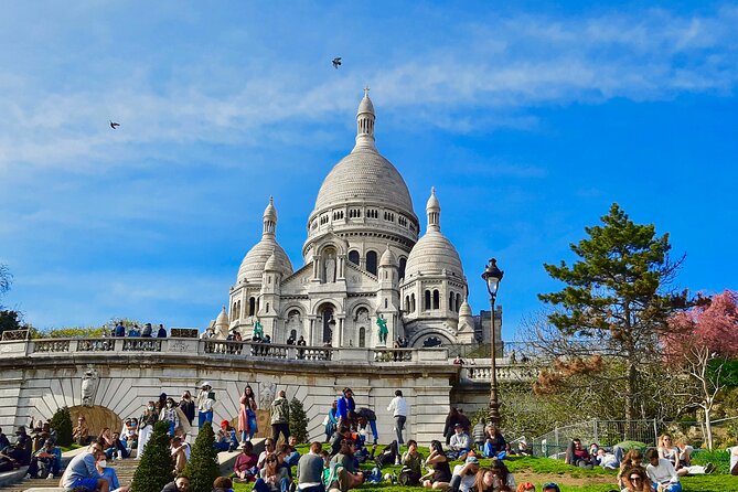 Montmartre Guided Walking Tour: Famous Artists and Cabarets - Vigne du Clos Montmartre and the climb-back-to-views rhythm