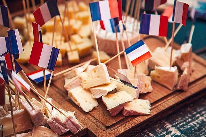 Montmartre Hidden Gems and Scenic Highlights Walking Tour - A 90-minute Montmartre walk that actually gets you oriented