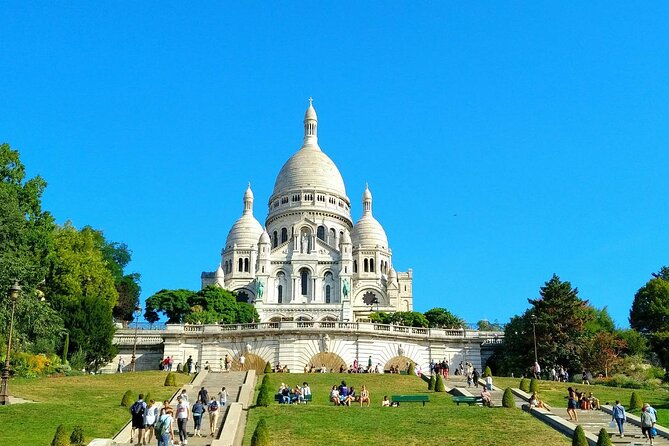 Montmartre Hill French Gourmet Food and Wine Tasting Walking Tour - The climb and the pace: how the route feels in real life