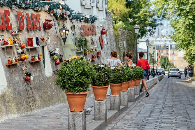 Montmartre Private Food Walking Tour With Locals: The 10 Tastings - Stop 1: Moulin Rouge area tastings and orientation