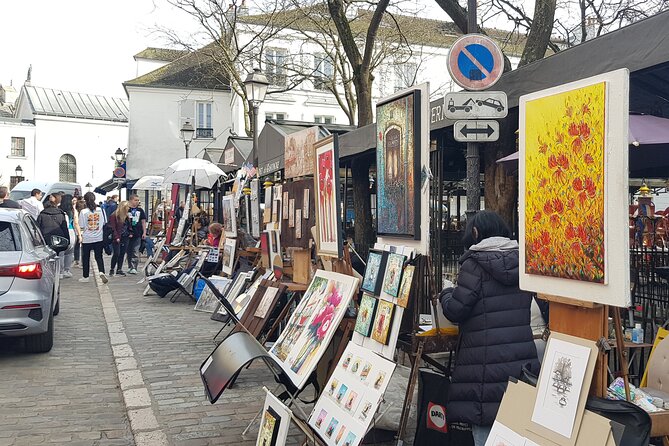 Montmartre Sacré Coeur and Moulin Rouge best shops and cafés - The last active vineyard: wine that still grows right here