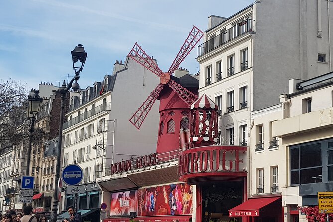 Montmartre Sacré Coeur and Moulin Rouge best shops and cafés - Place du Tertre: artists, portraits, and Kiki’s working studio vibe