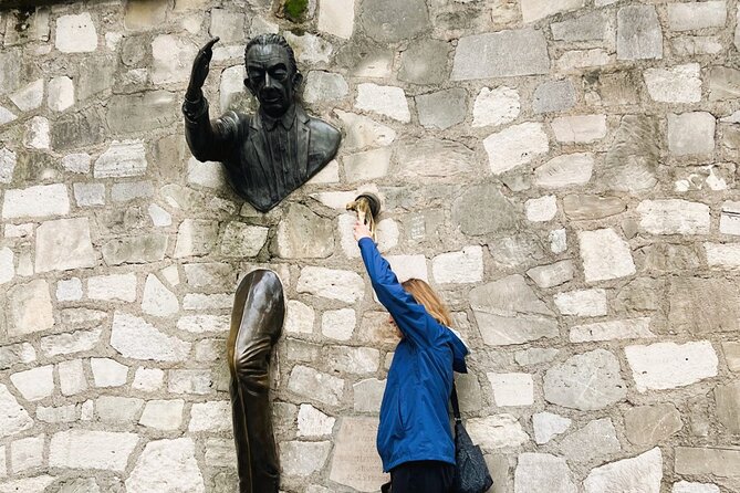Montmartre & Sacré Coeur : Museum & Coffee In A Tiny Group Tour - Maison Rose, Secret Vineyards, and Montmartre’s Little Landmarks