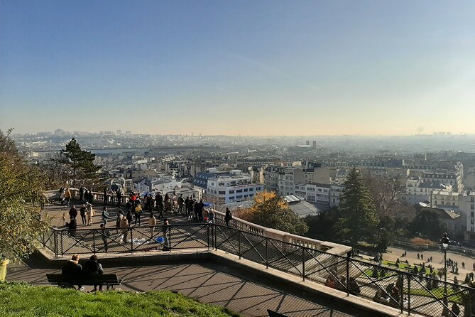 Montmartre/Sacre-Coeur/Paris- Artistic & Bohemian Epicenter - Rue Lepic: where art history and the Amélie vibe meet