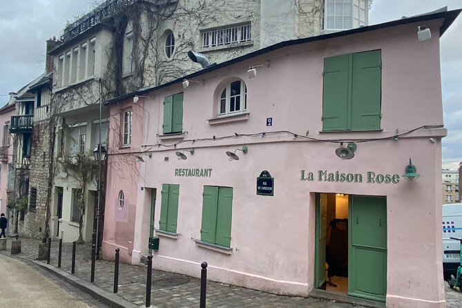 Montmartre Treasure Hunt — Fun and Cultural Investigation - Getting started at Anvers: your first move