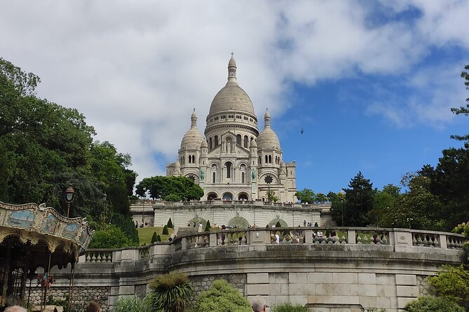 Montmartre Walking Guided Tour - Place du Tertre: Artists, Easels, and Street-Level Art