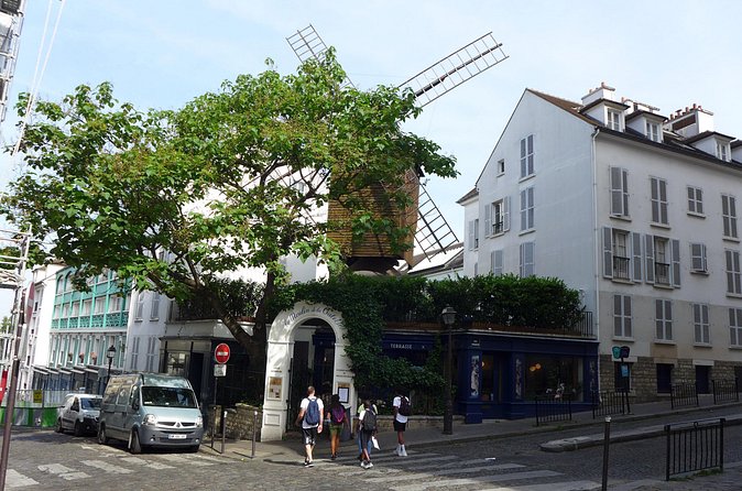 Montmartre Walking Tour, A Journey Through Art and History - Stop 2: Van Gogh’s Paris connection at his Theo-linked residence entrance